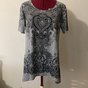 Rue Juju grey & black short sleeves Tunic size small blouse with beautiful print